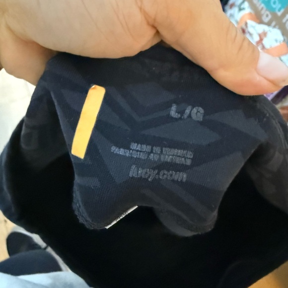 Lucy Active Geometric Cinched Cropped Leggings - Picture 4 of 4